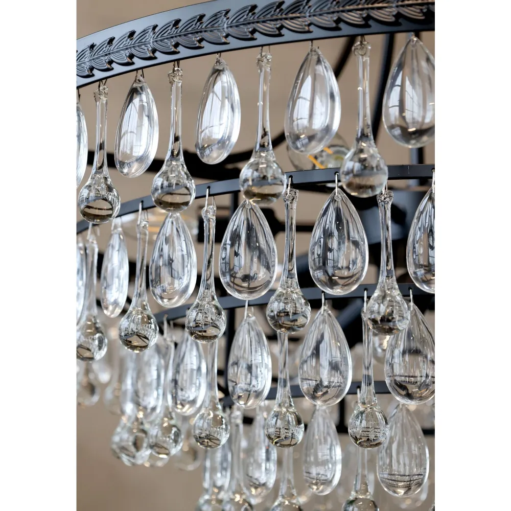 Chic Antique Versailles Kronleuchter mit tropfenformigen Glasprismen