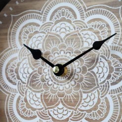 Chic Antique Wanduhr mit floralem Muster