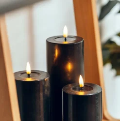 Deluxe Homeart LED Stumpenkerze Real Flame schwarz